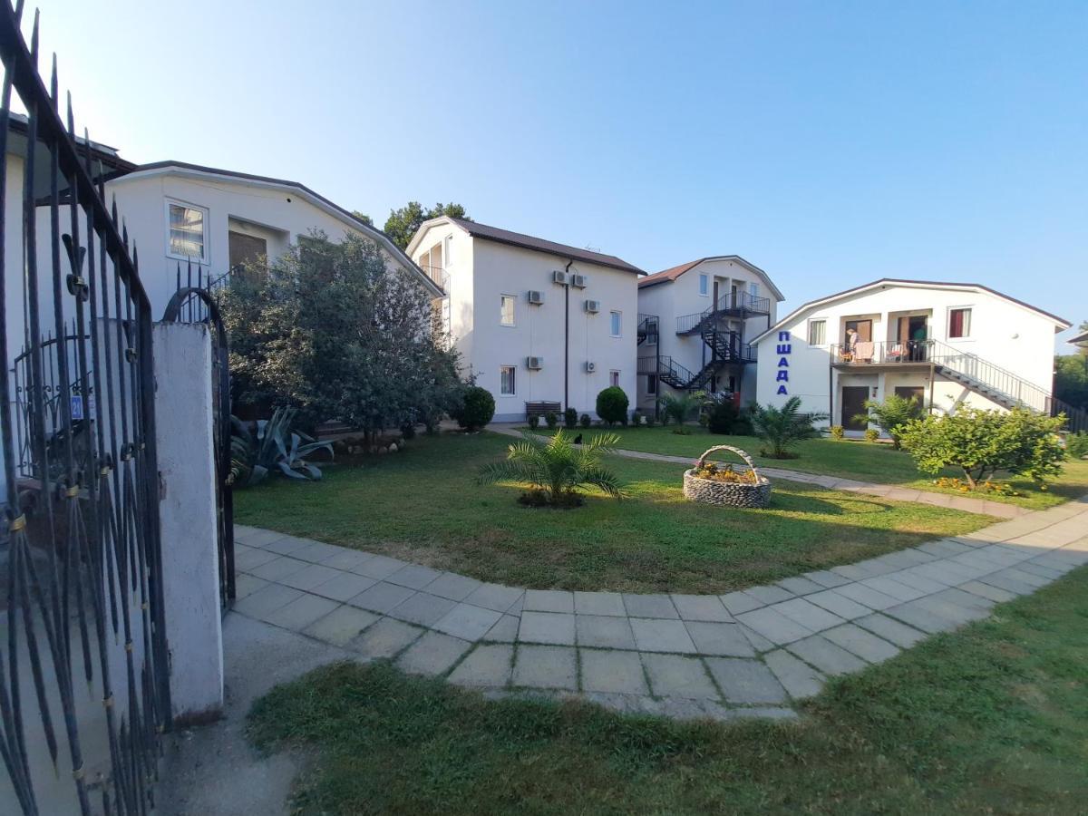 Hotel Pshada Pizunda Exterior photo
