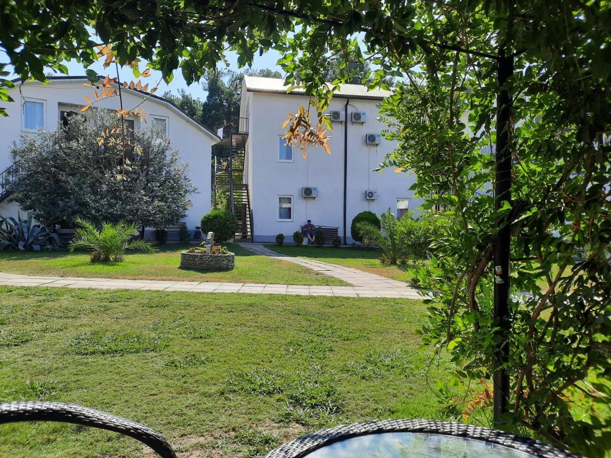 Hotel Pshada Pizunda Exterior photo